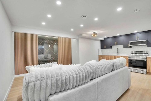 12112 Canfield Road Sw, Calgary, AB - Indoor Photo Showing Kitchen