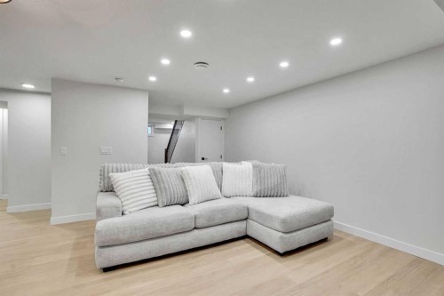 12112 Canfield Road Sw, Calgary, AB - Indoor