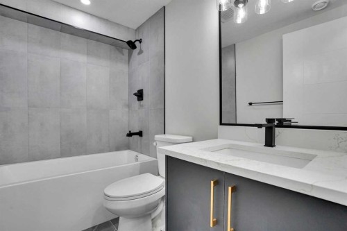 12112 Canfield Road Sw, Calgary, AB - Indoor Photo Showing Bathroom