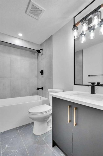 12112 Canfield Road Sw, Calgary, AB - Indoor Photo Showing Bathroom