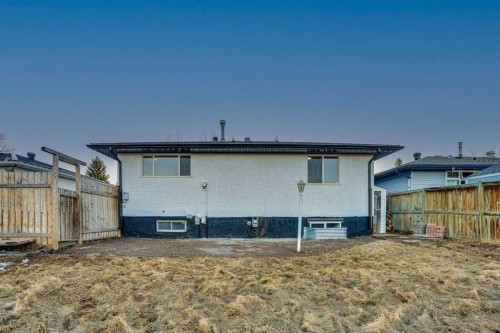 12112 Canfield Road Sw, Calgary, AB - Outdoor