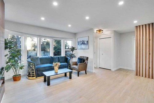 12112 Canfield Road Sw, Calgary, AB - Indoor Photo Showing Living Room