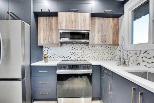12112 Canfield Road Sw, Calgary, AB - Indoor Photo Showing Kitchen With Stainless Steel Kitchen With Upgraded Kitchen