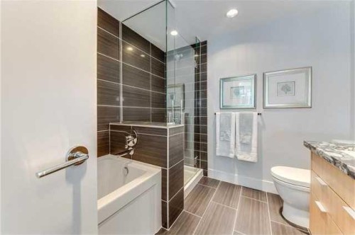 407-560 6 Avenue Se, Calgary, AB - Indoor Photo Showing Bathroom