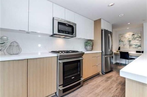 407-560 6 Avenue Se, Calgary, AB - Indoor Photo Showing Kitchen With Upgraded Kitchen