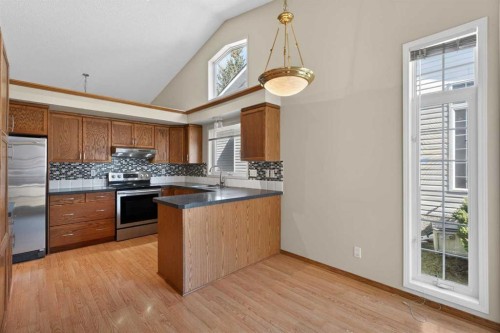 35 Douglasview Park Se, Calgary, AB - Indoor Photo Showing Kitchen