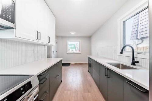 7634 24A Street Se, Calgary, AB - Indoor Photo Showing Kitchen With Upgraded Kitchen