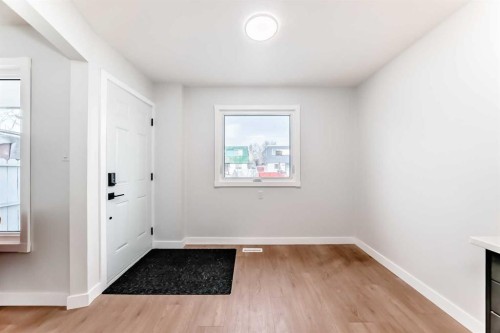 7634 24A Street Se, Calgary, AB - Indoor Photo Showing Other Room