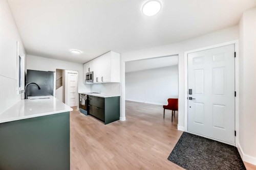 7634 24A Street Se, Calgary, AB - Indoor Photo Showing Kitchen