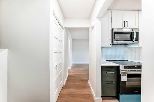 7634 24A Street Se, Calgary, AB - Indoor Photo Showing Other Room