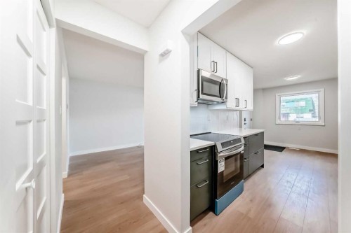 7634 24A Street Se, Calgary, AB - Indoor Photo Showing Kitchen