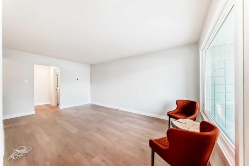 7634 24A Street Se, Calgary, AB - Indoor Photo Showing Other Room