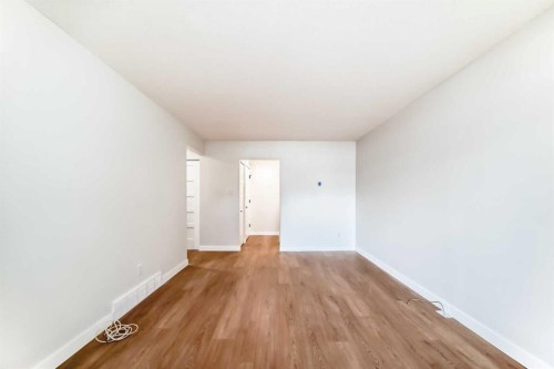 7634 24A Street Se, Calgary, AB - Indoor Photo Showing Other Room