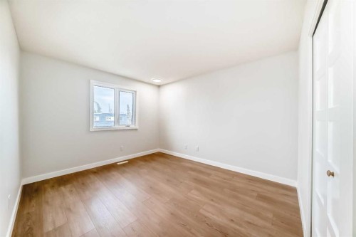 7634 24A Street Se, Calgary, AB - Indoor Photo Showing Other Room