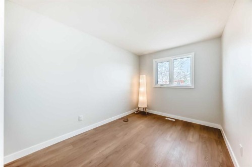 7634 24A Street Se, Calgary, AB - Indoor Photo Showing Other Room