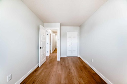 7634 24A Street Se, Calgary, AB - Indoor Photo Showing Other Room