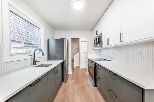7634 24A Street Se, Calgary, AB - Indoor Photo Showing Kitchen With Upgraded Kitchen