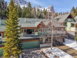 136 Morris Canmore, AB T1W 2W6