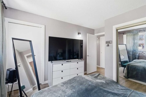 14767 Deer Ridge Drive Se, Calgary, AB - Indoor Photo Showing Bedroom