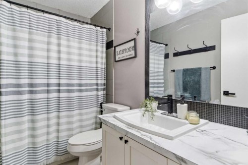 14767 Deer Ridge Drive Se, Calgary, AB - Indoor Photo Showing Bathroom