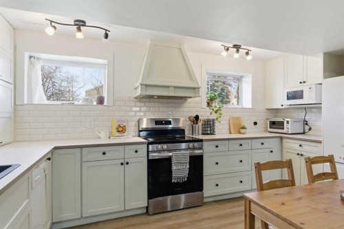 14767 Deer Ridge Drive Se, Calgary, AB - Indoor Photo Showing Kitchen