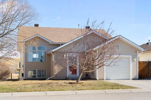 54 West McDougal Road  Cochrane, AB T4C 1M4