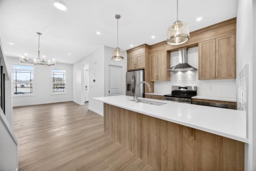 338 Alpine Boulevard Sw, Calgary, AB - Indoor Photo Showing Kitchen With Upgraded Kitchen