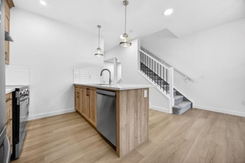 338 Alpine Boulevard Sw, Calgary, AB - Indoor Photo Showing Kitchen