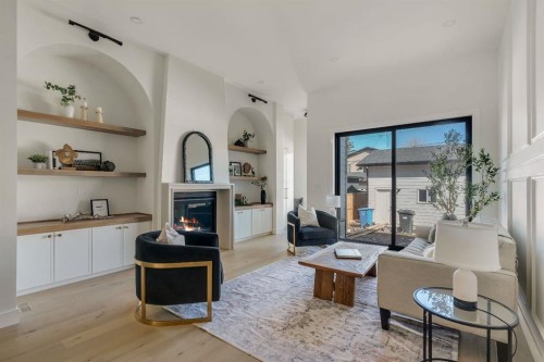 512 29 Avenue Nw, Calgary, AB - Indoor With Fireplace
