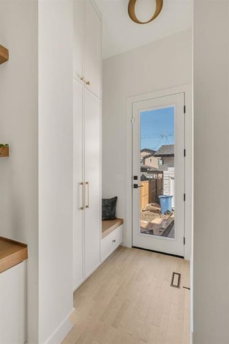 512 29 Avenue Nw, Calgary, AB - Indoor Photo Showing Other Room