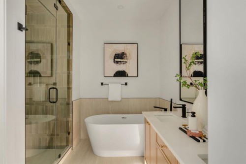 512 29 Avenue Nw, Calgary, AB - Indoor Photo Showing Bathroom