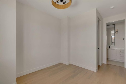 512 29 Avenue Nw, Calgary, AB - Indoor Photo Showing Other Room