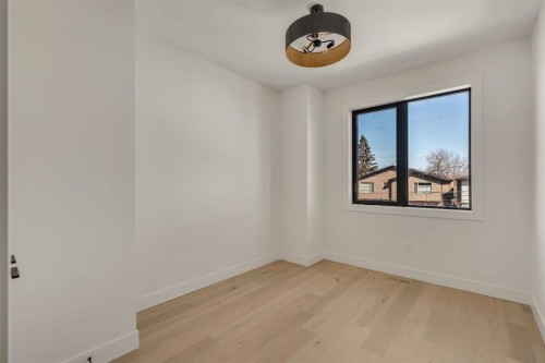 512 29 Avenue Nw, Calgary, AB - Indoor Photo Showing Other Room