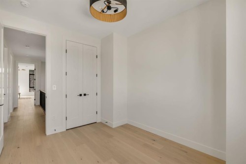 512 29 Avenue Nw, Calgary, AB - Indoor Photo Showing Other Room