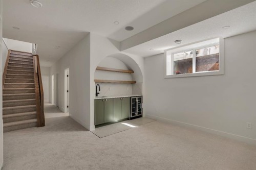 512 29 Avenue Nw, Calgary, AB - Indoor Photo Showing Other Room