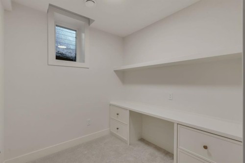 512 29 Avenue Nw, Calgary, AB - Indoor Photo Showing Other Room