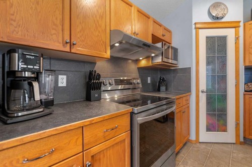 46 Cranberry Green Se, Calgary, AB - Indoor Photo Showing Kitchen