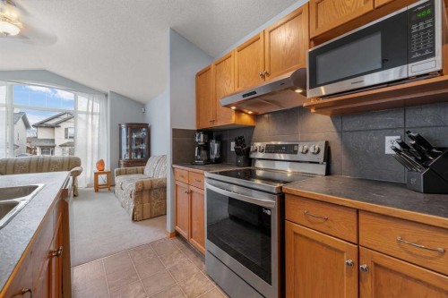 46 Cranberry Green Se, Calgary, AB - Indoor Photo Showing Kitchen