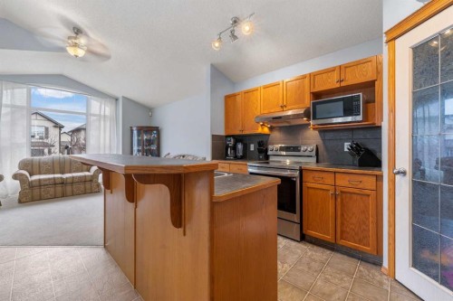 46 Cranberry Green Se, Calgary, AB - Indoor Photo Showing Kitchen