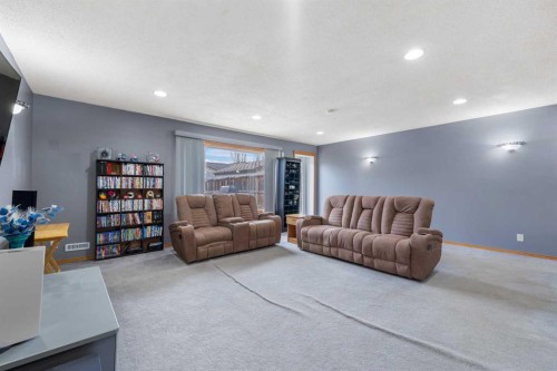 46 Cranberry Green Se, Calgary, AB - Indoor Photo Showing Living Room