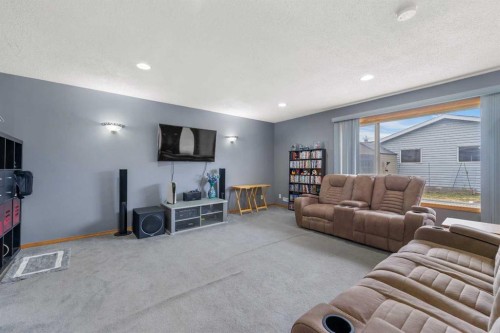 46 Cranberry Green Se, Calgary, AB - Indoor Photo Showing Other Room