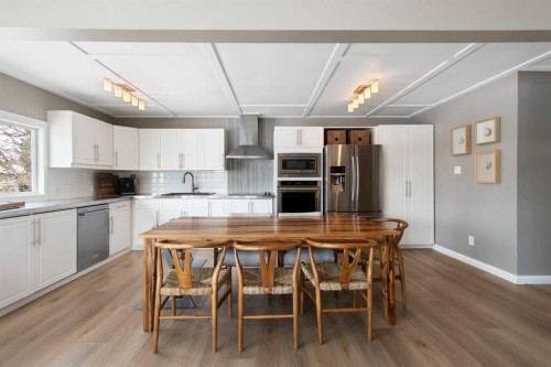 9828 Avalon Road Se, Calgary, AB - Indoor Photo Showing Kitchen