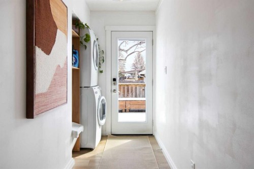 9828 Avalon Road Se, Calgary, AB - Indoor Photo Showing Other Room