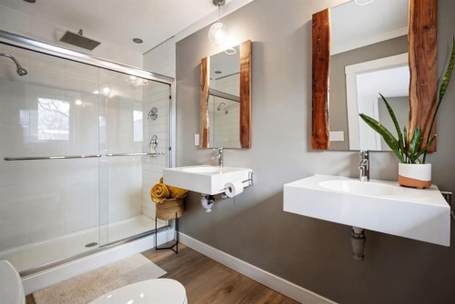 9828 Avalon Road Se, Calgary, AB - Indoor Photo Showing Bathroom
