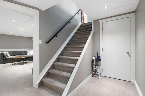 9828 Avalon Road Se, Calgary, AB - Indoor Photo Showing Other Room