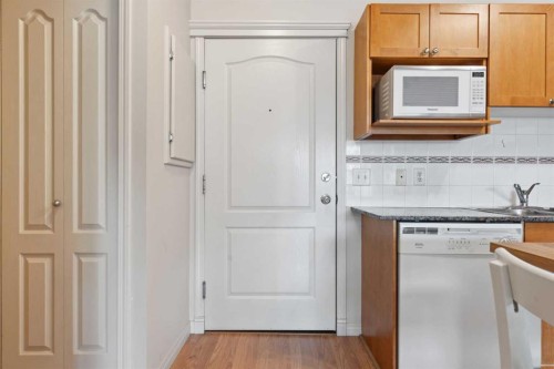 417-333 Riverfront Avenue Se, Calgary, AB - Indoor Photo Showing Kitchen