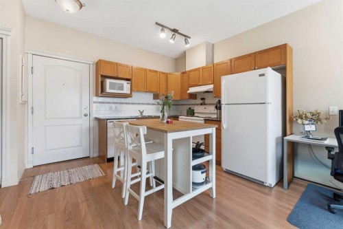 417-333 Riverfront Avenue Se, Calgary, AB - Indoor Photo Showing Kitchen