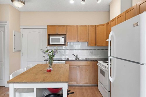 417-333 Riverfront Avenue Se, Calgary, AB - Indoor Photo Showing Kitchen With Double Sink