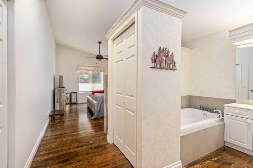 28 Hamptons Rise Nw, Calgary, AB - Indoor Photo Showing Other Room