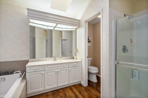 28 Hamptons Rise Nw, Calgary, AB - Indoor Photo Showing Bathroom